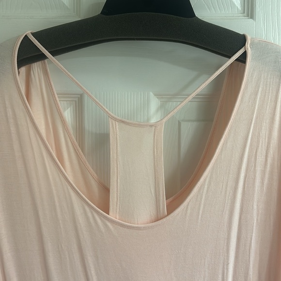 Woman’s top - Picture 3 of 3